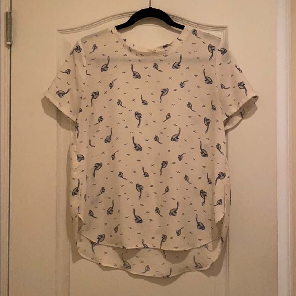 White shirt sleeve shirt with birds